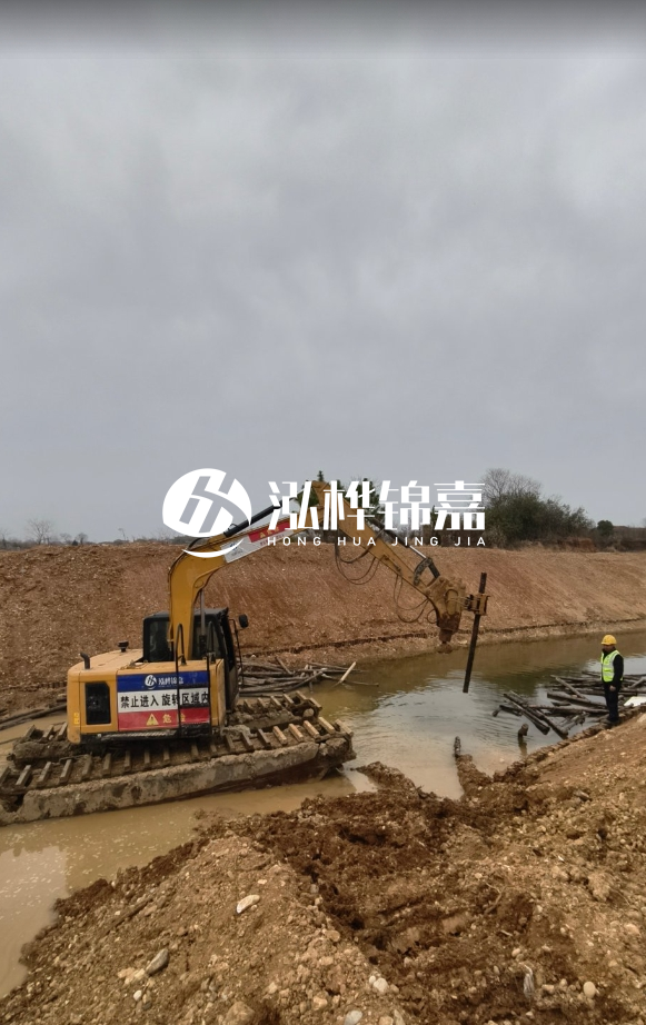河道護坡木樁密布規(guī)范要求-河道護坡木樁多少米一根樁？
