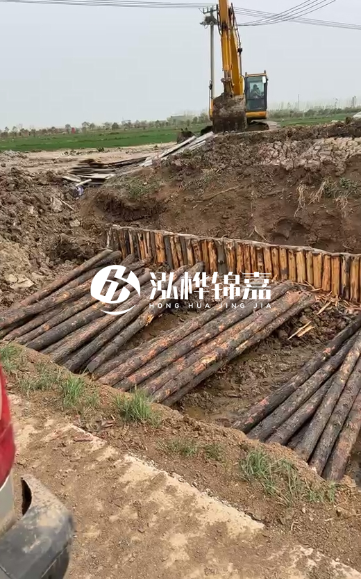 5米大頭16松木樁多少錢一根？按小頭報(bào)價(jià)貴還是大頭報(bào)價(jià)貴？