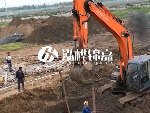 松木樁批發(fā)廠家泓樺錦嘉 - 生態(tài)河道木樁施工需要注意什么？