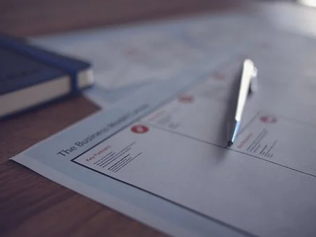 有限責(zé)任公司有哪些類型的股權(quán)轉(zhuǎn)讓？股權(quán)轉(zhuǎn)讓需要注意些什么？