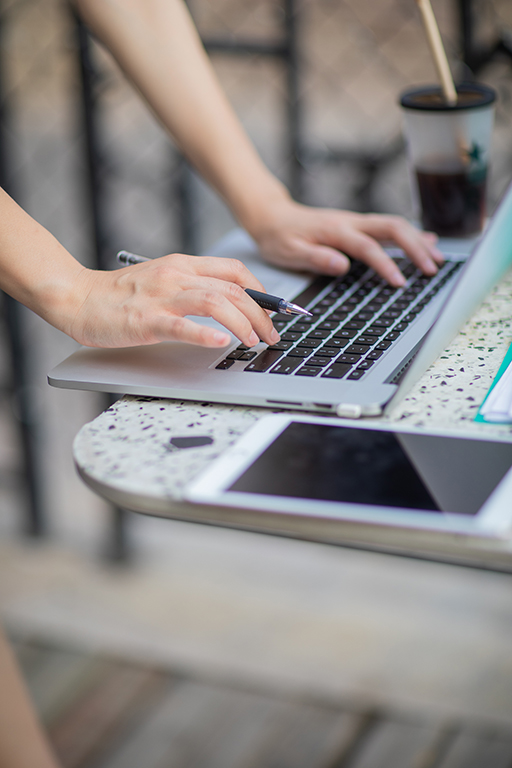 香港公司在大陸開展業(yè)務(wù)，所需要符合那幾種情況