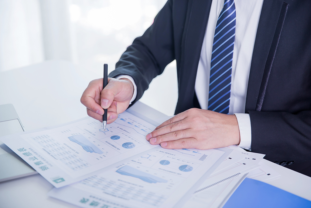 千庫(kù)網(wǎng)_白領(lǐng)辦公公司商務(wù)成功人士攝影圖配圖_攝影圖編號(hào)200667