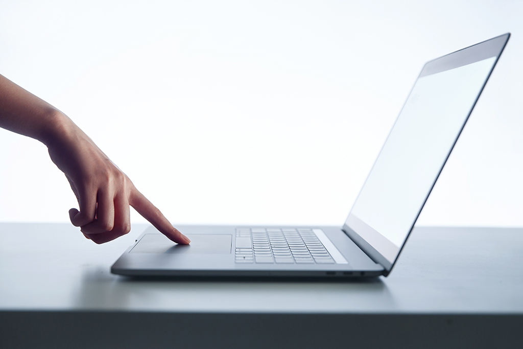 英國vs開曼群島公司注冊全解析：留學(xué)生實(shí)操指南與風(fēng)險(xiǎn)避坑